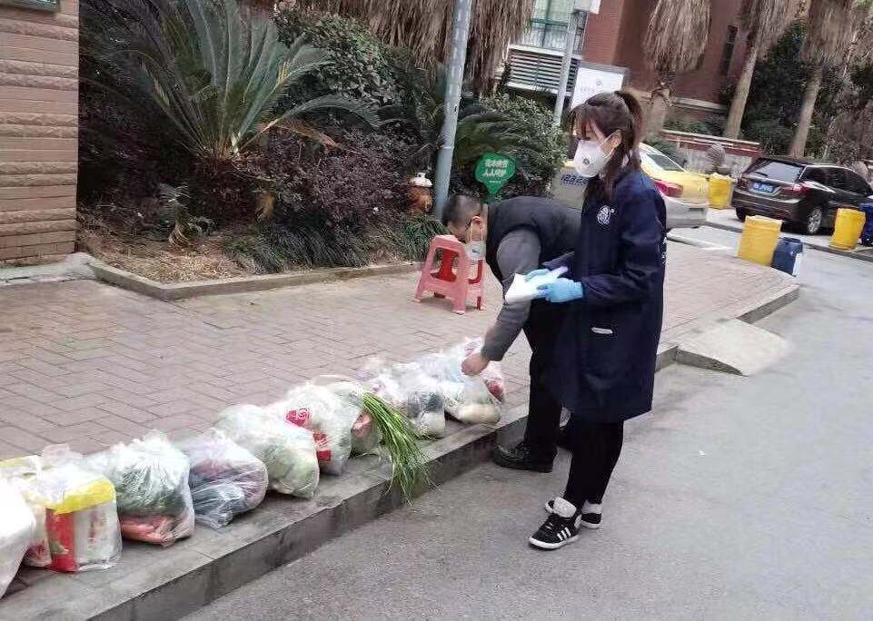 /uploads/image/2020/02/11/4 黨員送菜到小區.jpg 4 黨員送菜到小區.jpg